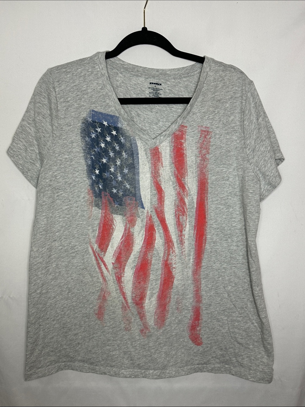 UNBRANDED | Women’s V-Neck Gray Flag Graphic Tee, Size XL